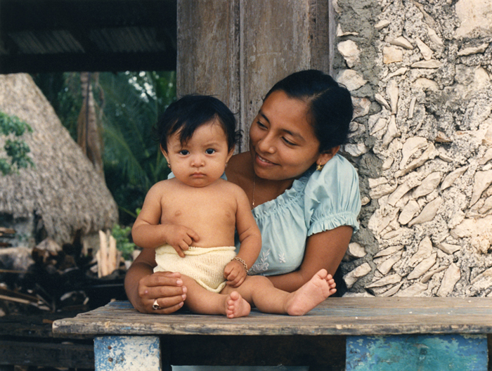 Mexican mother and daughter, near Pisté, 1987